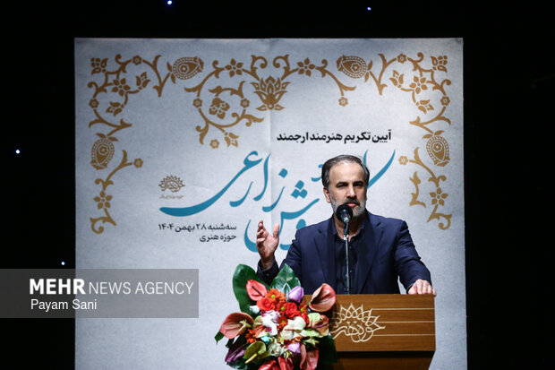 کوروش زارعی تجلیل شد؛ هنرمندی که در خارج بیشتر از ایران طرفدار دارد کوروش زارعی تجلیل شد؛ هنرمندی که در خارج بیشتر از ایران طرفدار دارد