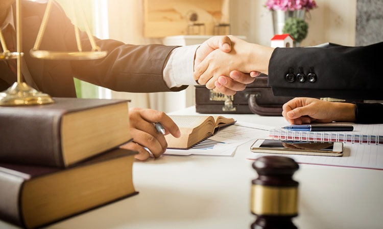 تعرفه خدمات وکیل و مشاوره حقوقی اترس در سال 1404 به طور شفاف اعلام شد