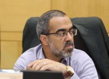 ایزدخواه: تعلل در اعلام رهبر جدید بی‌معناست و باید کار را تمام کرد