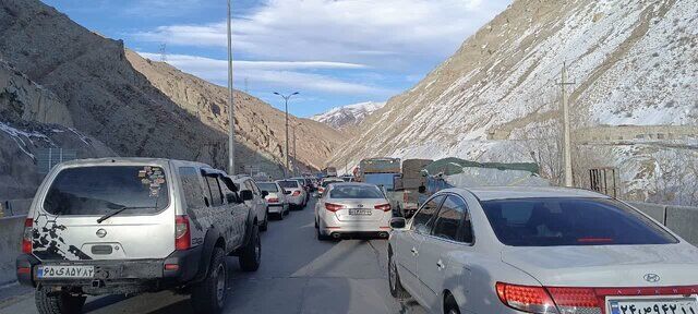 بازگشایی جاده چالوس و آزادراه تهران–شمال از ساعت ۲۲ | ترافیک نیمه‌سنگین در محورهای شمالی