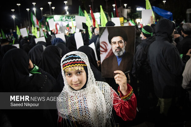 بیعت بیش از ۲۵ هزار نوجوان تهرانی با رهبر انقلاب اسلامی