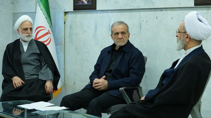 تشکیل دومین جلسه شورای موقت رهبری با حضور پزشکیان، اژه ای و اعرافی