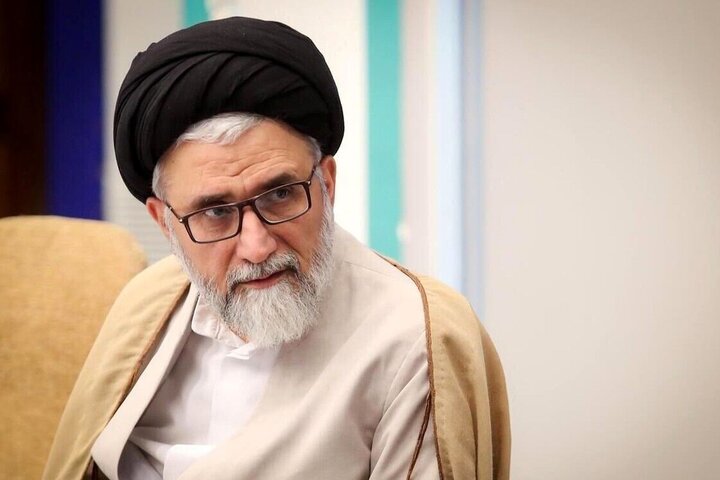 تشییع پیکر وزیر اطلاعات شهید و خانواده‌اش بر دوش نمازگزاران جمعه تهران