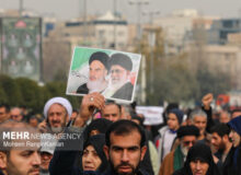 حضور انبوه جمعیت روزه‌دار تهران در مصلای امام خمینی