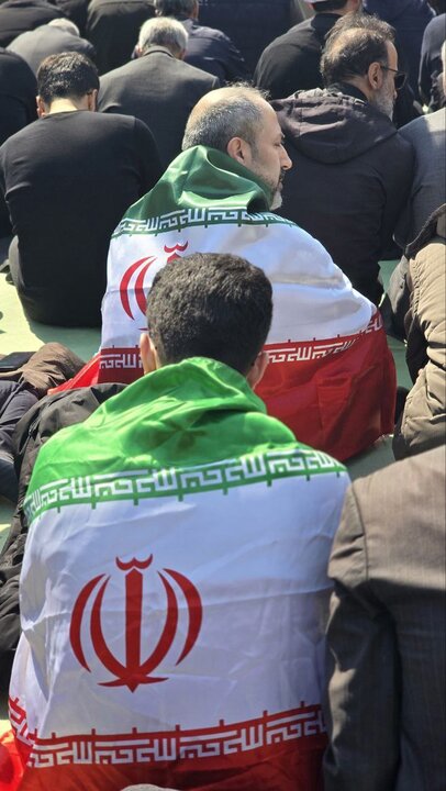 حضور انبوه جمعیت روزهدار تهران در مصلای امام خمینی حضور انبوه جمعیت روزهدار تهران در مصلای امام خمینی