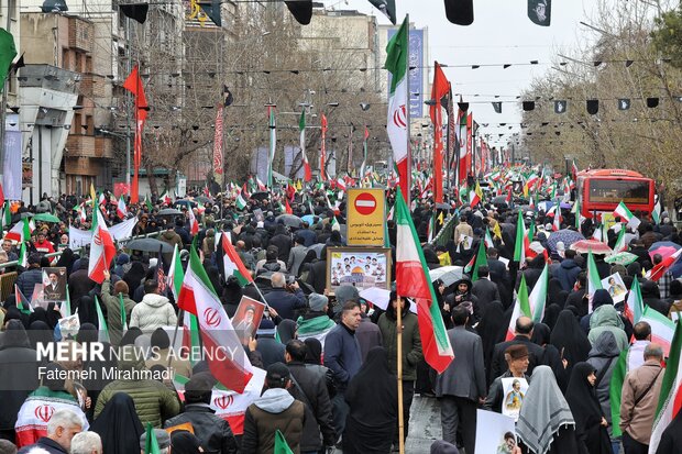 حضور ملت ایران در میدان تا پیروزی حق علیه باطل ادامه خواهد داشت