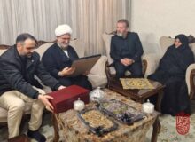 دیدار حجت الاسلام حاج علی اکبری با یک خانواده شهید