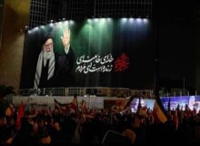 «رهبر شهید» روی دیوارنگاره میدان ولیعصر (عج) نقش بست