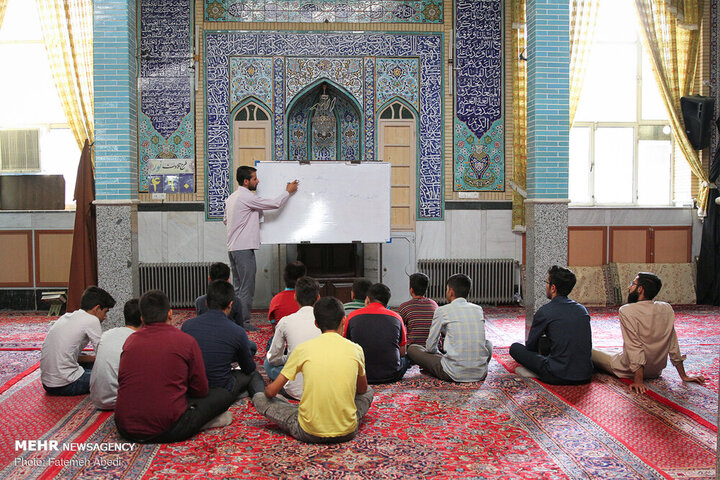 مسجدی‌ها پای کار جنگ رمضان، فعالیت‌ها تعطیلی بردار نیست