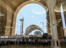 نماز عید فطر در مصلی امام خمینی اقامه شد/تشییع شهید نائینی بعد از نماز