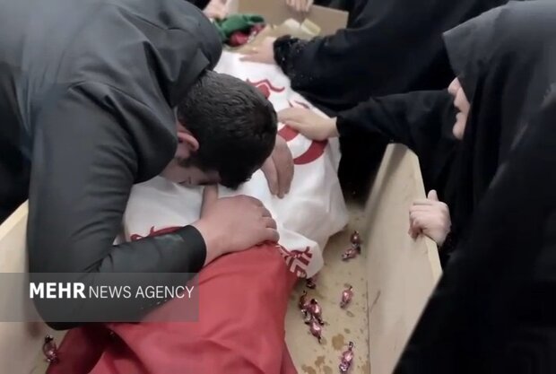 وداع جانسوز با پیکر پاک ۱۳ دلاور بسیجی شهید محله قراملک تبریز