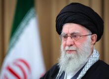 پرچم سیاه عزا بر فراز گنبد حرم رضوی نصب شد