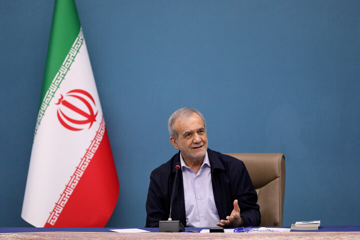 پزشکیان از ستاد انتخابات کشور بازدید کرد
