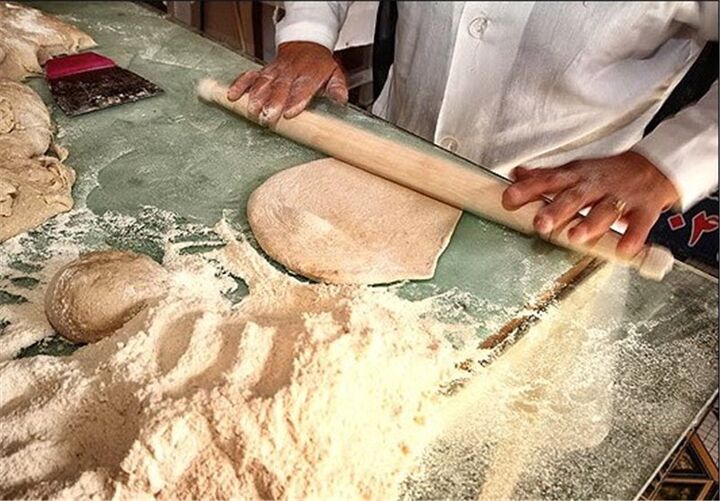 آرد نانوایی‌ها به طور منظم شارژ می‌شود