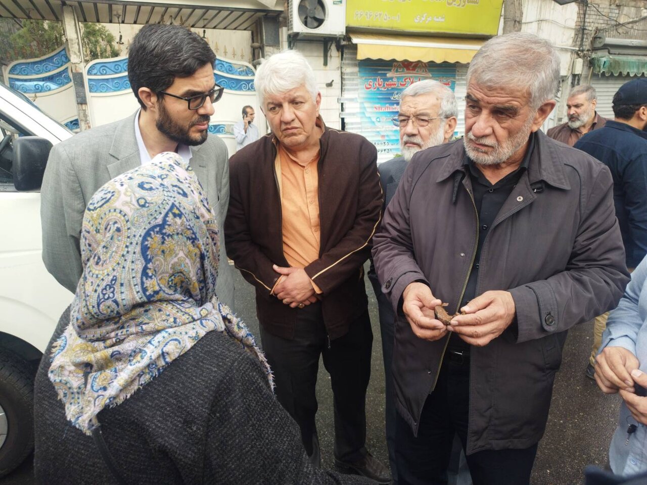 بازید اعضای کمیسیون شوراها از روند بازسازی مناطق آسیب دیده در جنگ رمضان