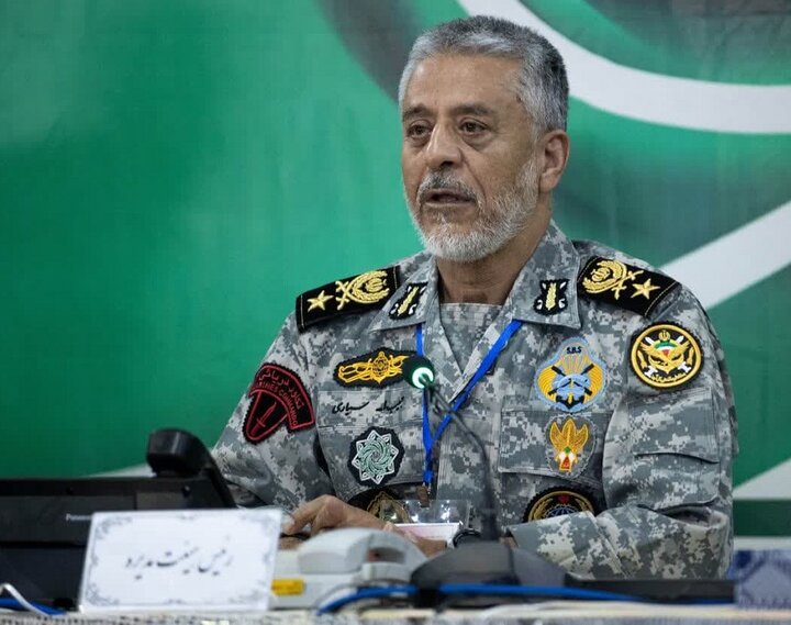 دریادار سیاری: در برابر غیرت مردم، جان‌فدا شدن کم است