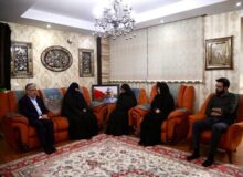 دیدار وزیر علوم با خانواده وزیر دفاعِ شهید
