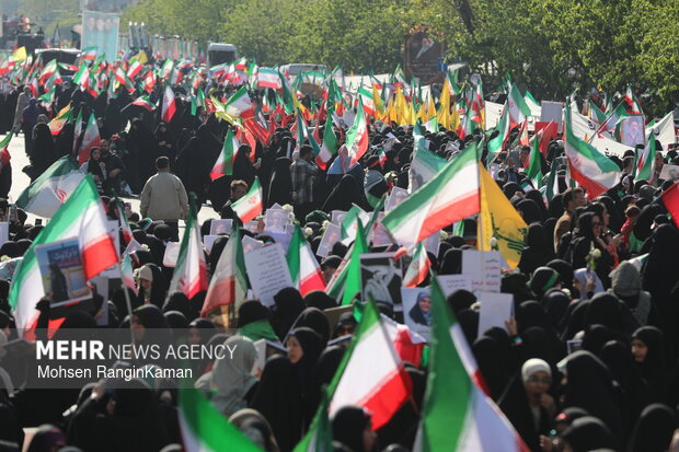 راهپیمایی «دختران جان‌فدای ایران» در تهران برگزار شد