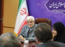 عارف: مدیریت تنگه هرمز با ایران است