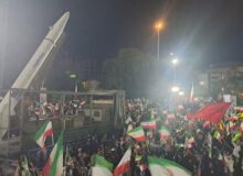 قدرت آهنین ایران در قلب تهران؛ موشک «قدر» مهمان مردم میدان ونک شد