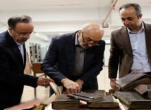اهدای ۱۰۰ نسخه خطی نفیس به دانشگاه تهران از سوی بیت آیت‌الله سیستانی