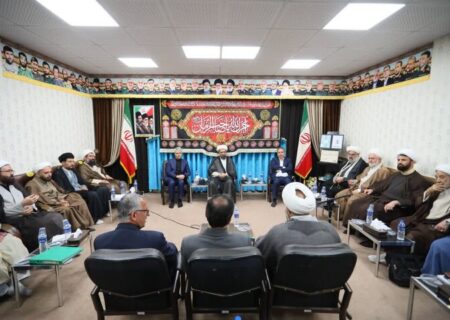 بقائی با امام جمعه و علمای همدان دیدار کرد