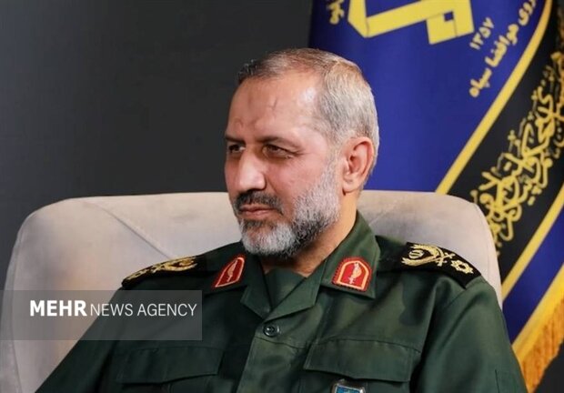حضور در خیابان را تا زمانی که مقام معظم رهبری اراده میکنند؛ حفظ کنید