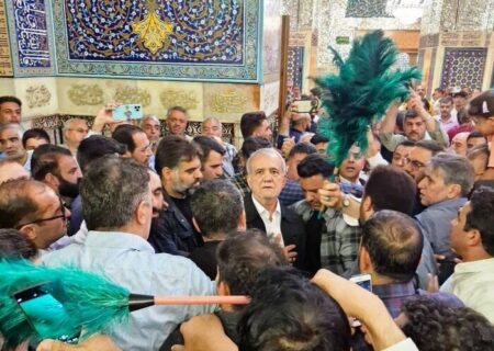 رئیس جمهور به زیارت حرم مطهر امام رضا(ع) مشرف شد