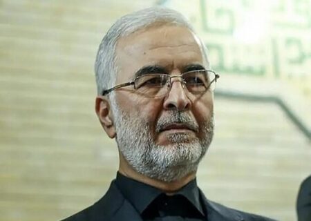 ادای احترام مومنی به شهدا و بنیانگذاران پاکستان