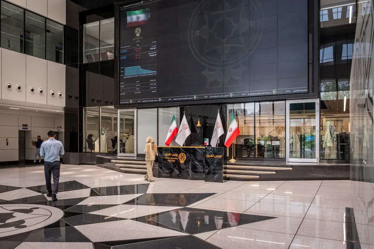 افزایش ۶ هزار واحدی شاخص کل / بورس تهران با چراغ سبز آغاز به کار کرد