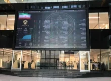 بازار سهام در دو راهی؛ شاخص کل ریخت، شاخص هم‌وزن صعود کرد/ نقدینگی کجا رفت؟