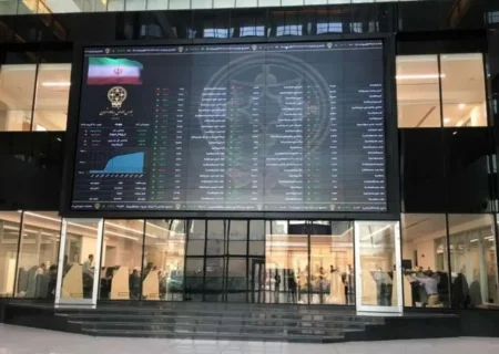 بازار سهام در دو راهی؛ شاخص کل ریخت، شاخص هم‌وزن صعود کرد/ نقدینگی کجا رفت؟