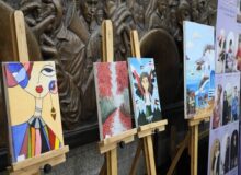 برپایی نمایشگاه آثار هنری بیماران پروانه‌ای در مترو