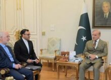 دیدار «مومنی» با نخست‌وزیر پاکستان در اسلام‌آباد