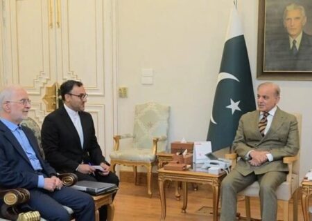 دیدار «مومنی» با نخستوزیر پاکستان در اسلامآباد