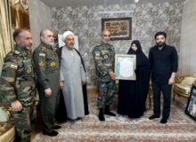 فرمانده نیروی زمینی ارتش با خانواده شهید سپهبد موسوی دیدار کرد