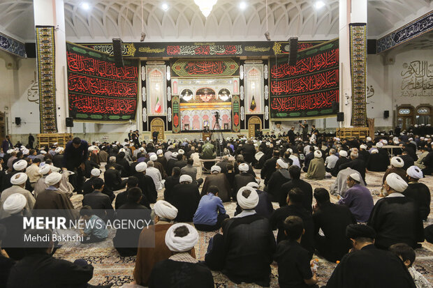 مراسم گرامیداشت رهبر شهید از سوی آیت‌الله سبحانی برگزار شد