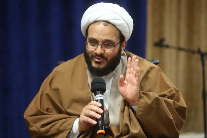 مکارم شیرازی: تشییع رهبر شهید، قدرت واقعی امت شیعه را به نمایش گذاشت