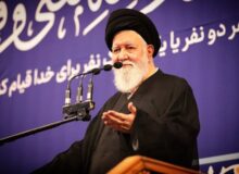امام جمعه مشهد: اقتصاد و معیشت مردم را جدی بگیرید