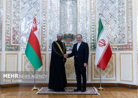 ایران و عمان بر ایجاد کریدور موقت دریانوردی در تنگه هرمز توافق کردند