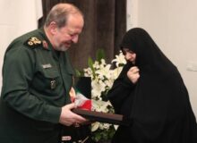 دیدار سردار ابن الرضا با خانواده شهدای جنگ رمضان