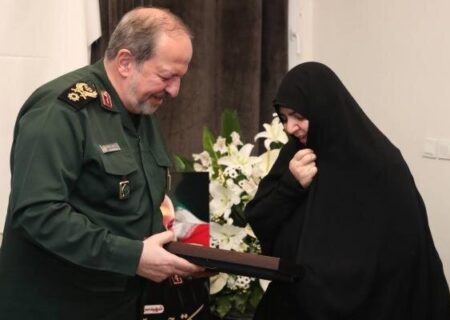 دیدار سردار ابن الرضا با خانواده شهدای جنگ رمضان