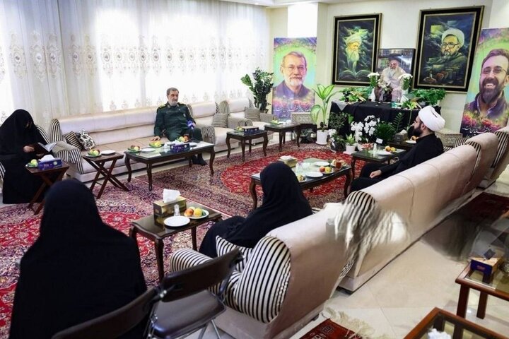 دیدار سرلشکر رضایی با خانواده شهید لاریجانی
