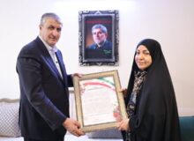 دیدار معاون رییس‌جمهور با خانواده شهید «فریدون عباسی»