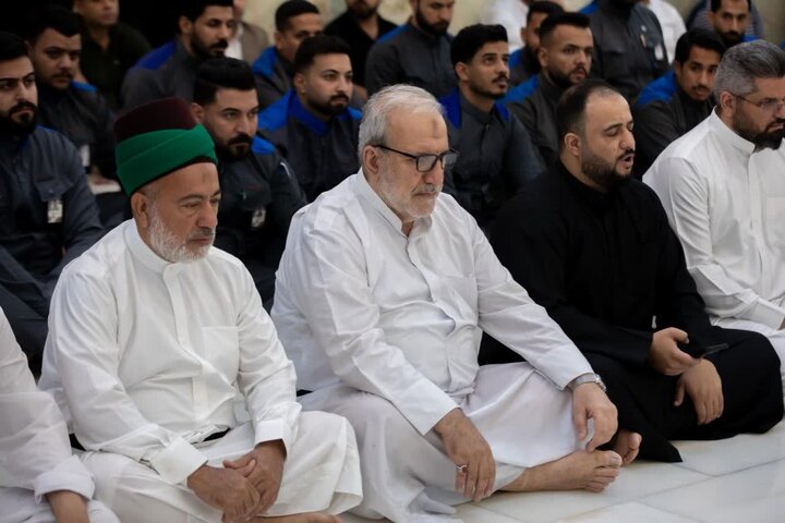 غبار روبی حرم امام حسین (ع) در آستانه ولادت پیامبر (ص)