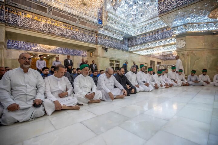 غبار روبی حرم امام حسین (ع) در آستانه ولادت پیامبر (ص)