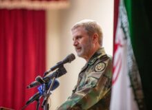 فرمانده کل ارتش: نیروهای مسلح با اقتدار در برابر دشمنان ایستاده‌اند