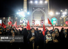 موج ارادت زائران در آیین اربعین تدفین رهبر شهید
