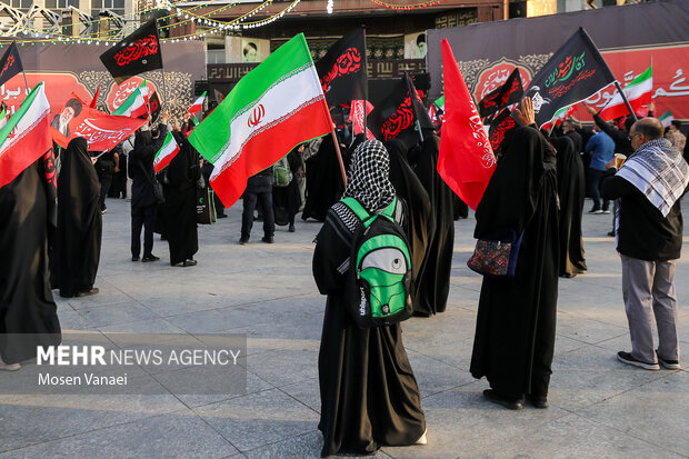 پیاده‌روی جاماندگان اربعین تهران آغاز شد/طنین عشق در جغرافیای پایتخت