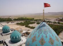 پرچم انتقام و خونخواهی بر فراز گنبد مساجد کشور به اهتزاز درمی آید